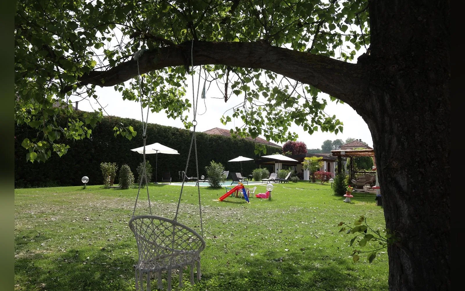 Esterni di Tenuta Beatrice, Castell'Alfero (Piemonte) (foto 5)
